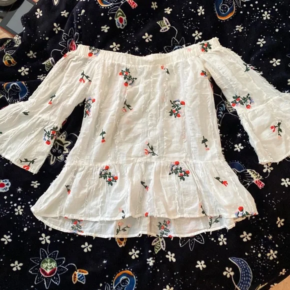 🥭(4 for $15) RedHaute XS Off the shoulder Top - Picture 1 of 6